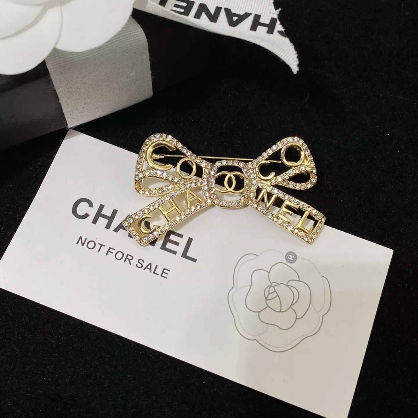 Broche calado especial de lazo