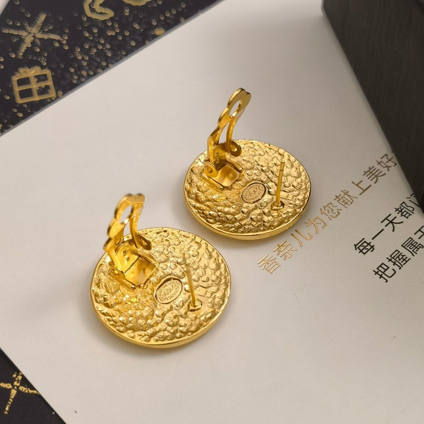 Boucles d'oreilles rondes estampées vintage