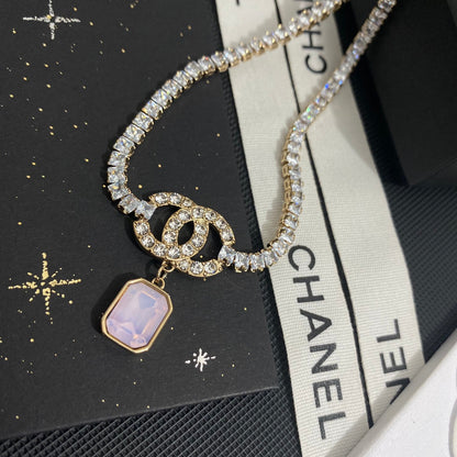 Elegante Collar Cuadrado de Cristal con Diamantes