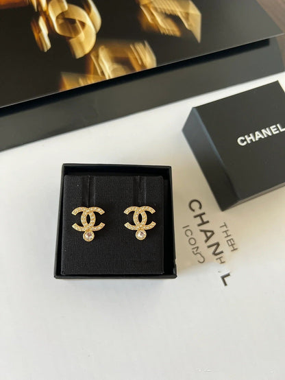 Boucles d'oreilles clous en diamant avec lettre, style tempérament