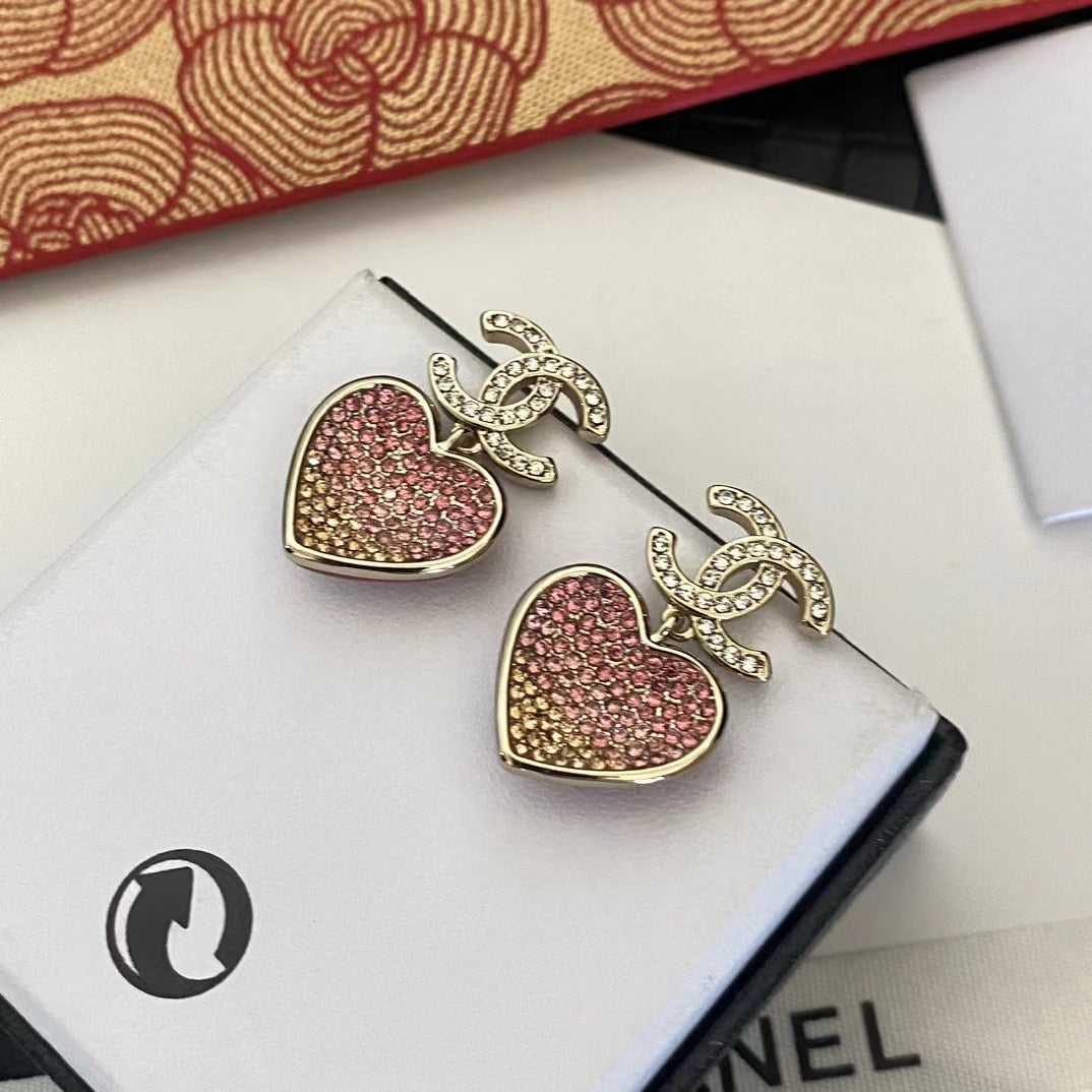 Elegantes pendientes de corazón de diamante