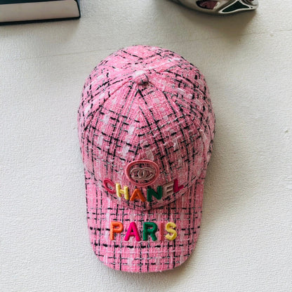 Casquette de baseball femme brodée de lettres colorées