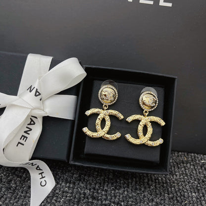 Pendientes metálicos con colgante de cristal