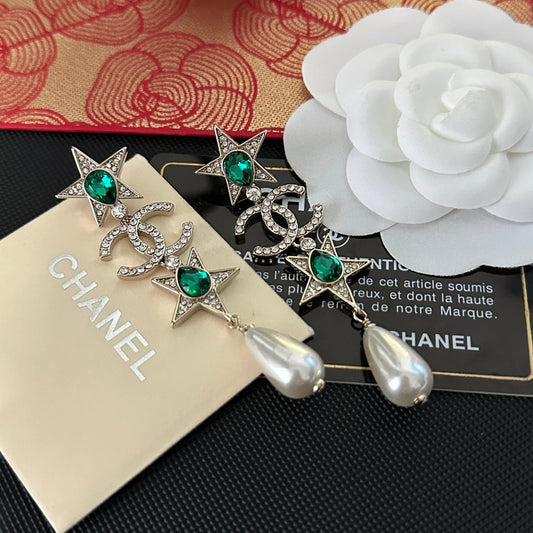 Pendientes elegantes de piedras preciosas prémium