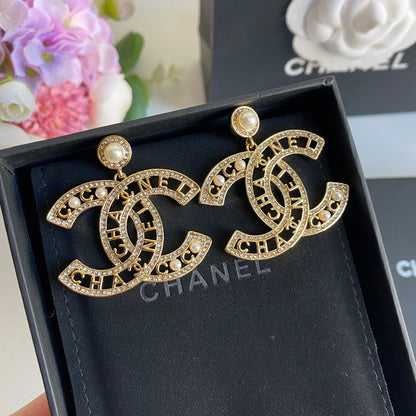 Boucles d'oreilles élégantes alphabet découpé