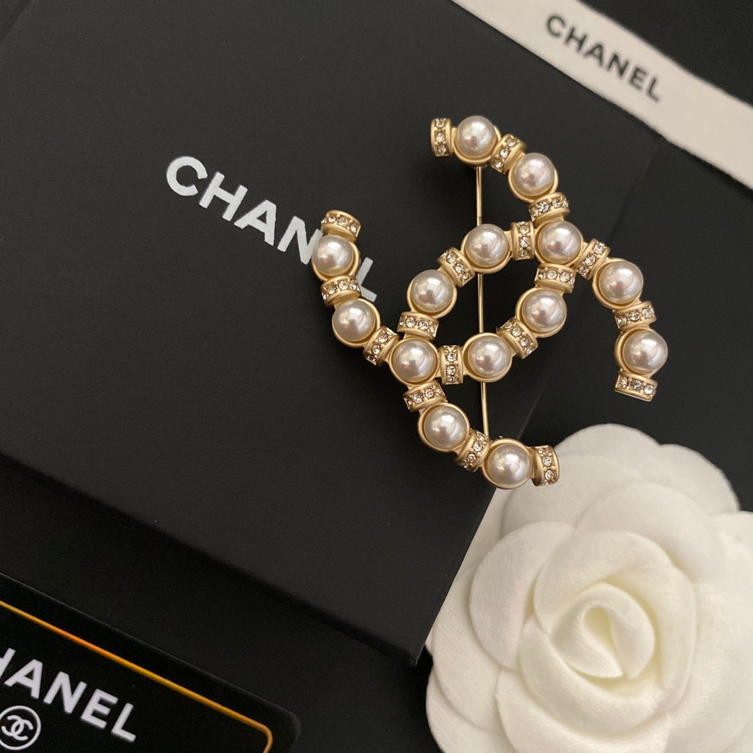 Broche classique de mode en perles