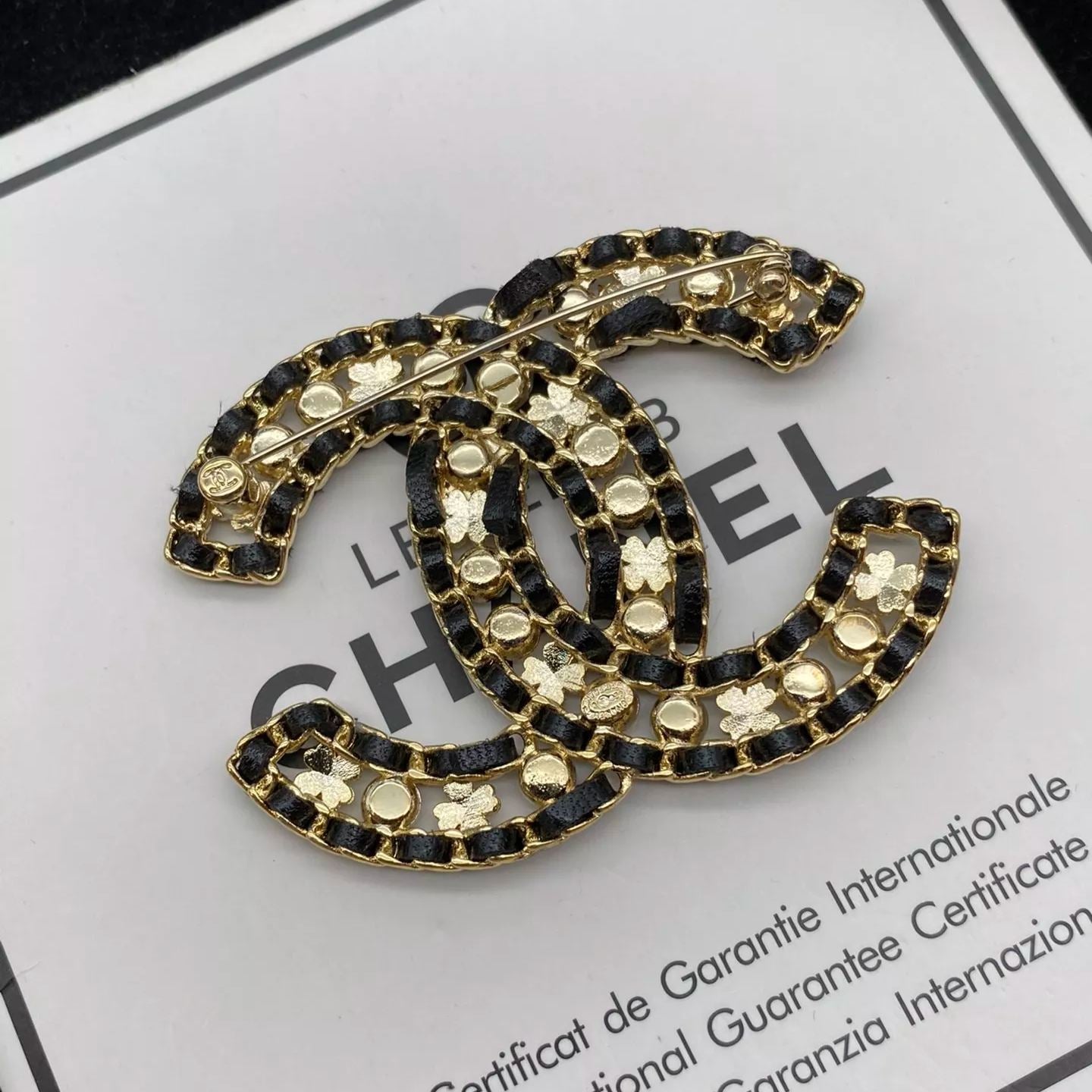 Broche de Cuero Trébol de la Suerte