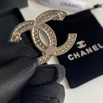 Broche entièrement sertie de diamants, de tempérament