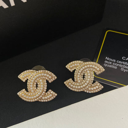 Boucles d'oreilles clous lettre perle diamant
