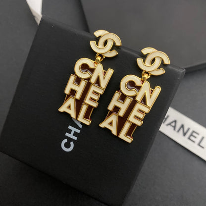 Boucles d'oreilles lettre logo en résine époxy