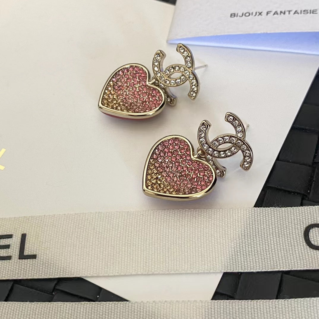 Elegantes pendientes de corazón de diamante