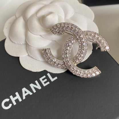 Broche entièrement sertie de diamants, de tempérament