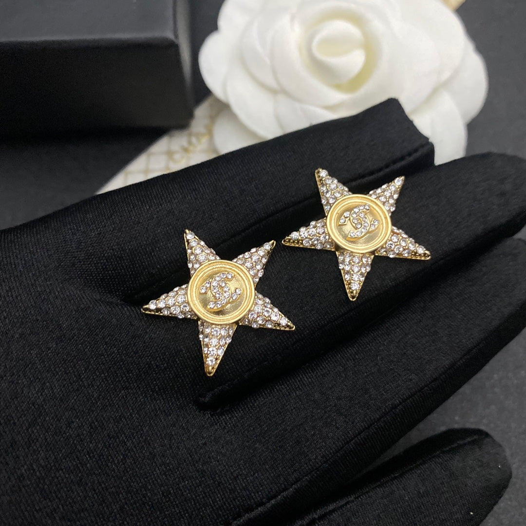 Boucles d'oreilles clous étoiles en zircon étincelant