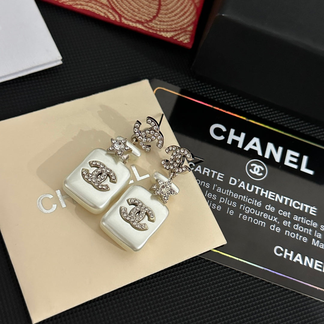 Boucles d'oreilles pendantes flacon de parfum blanc