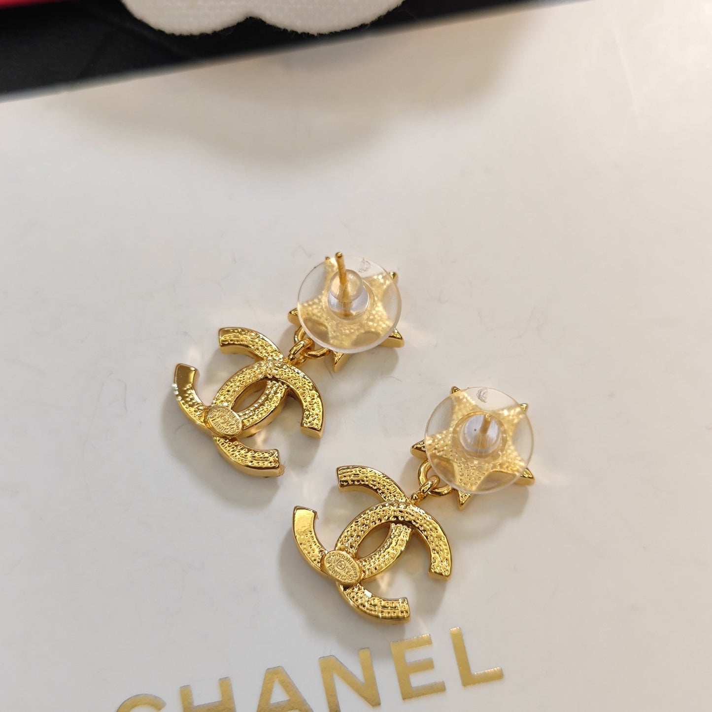 Pendientes de moda con logo de estrella de diamantes