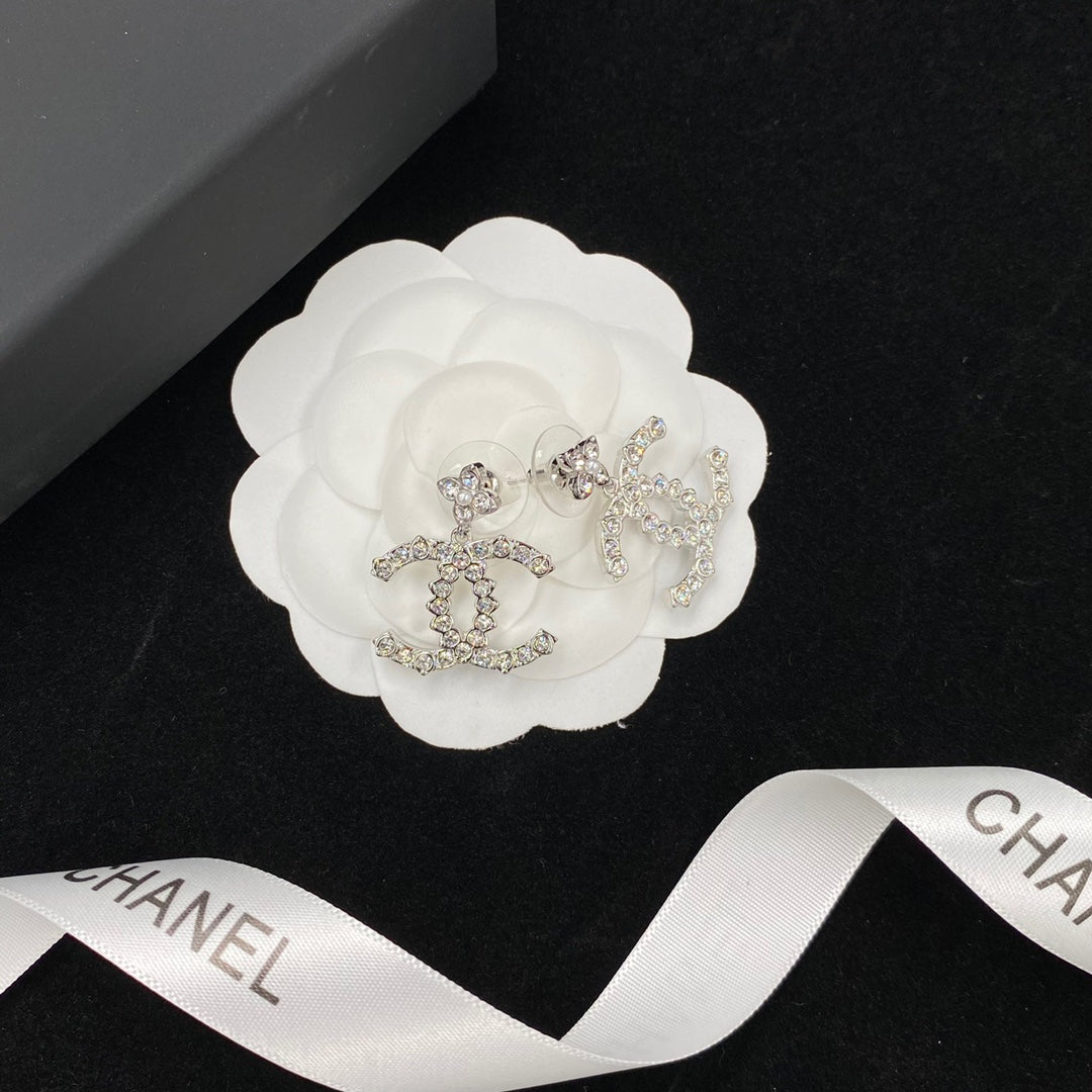 Boucles d'oreilles fleur scintillante en zircon