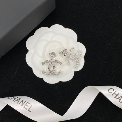 Boucles d'oreilles fleur scintillante en zircon