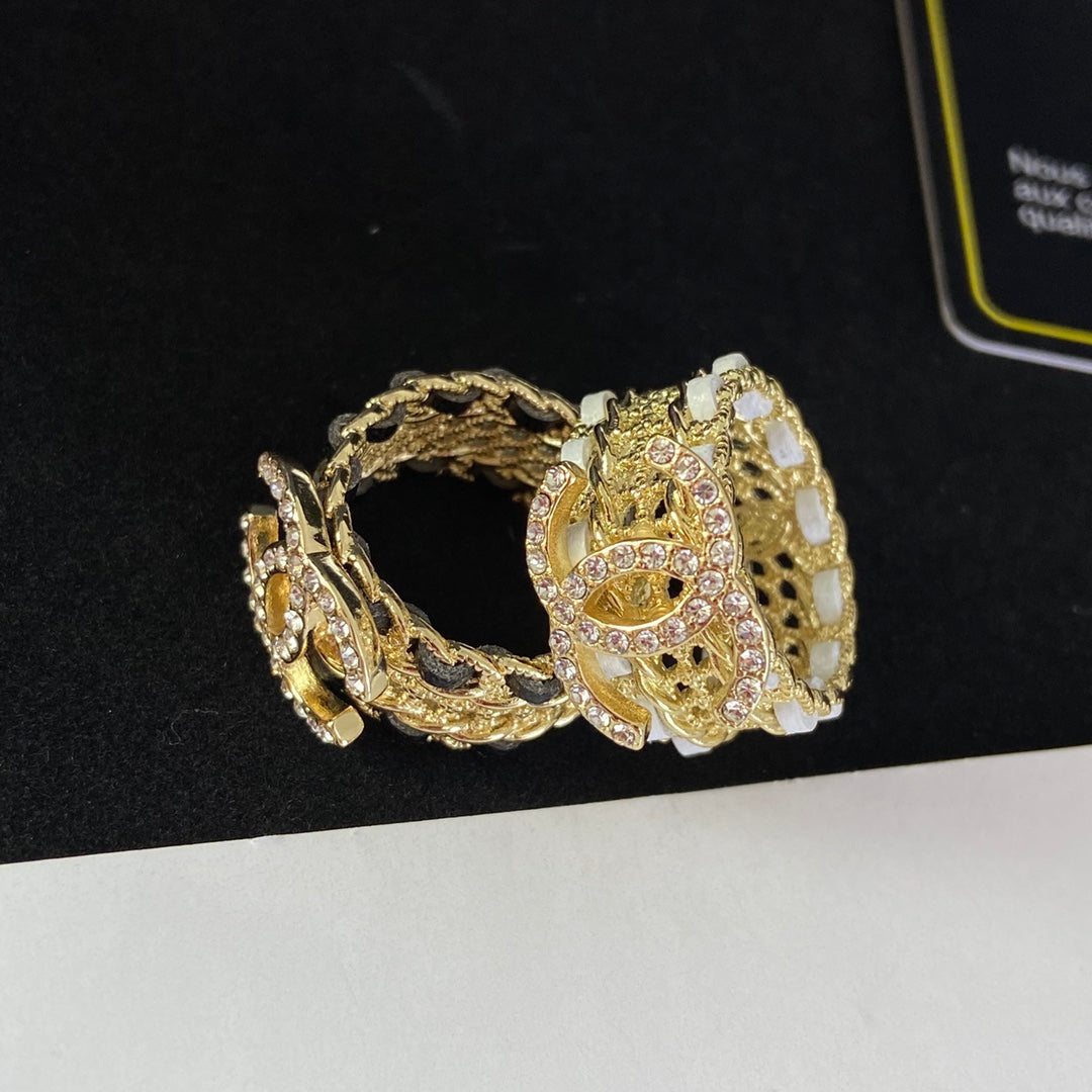 Bague en cuir avec lanière de tempérament