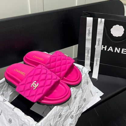 Pantuflas con el logotipo de diamante