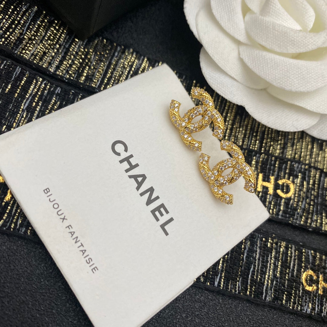 Boucles d'oreilles clous lettre en zircon de qualité supérieure