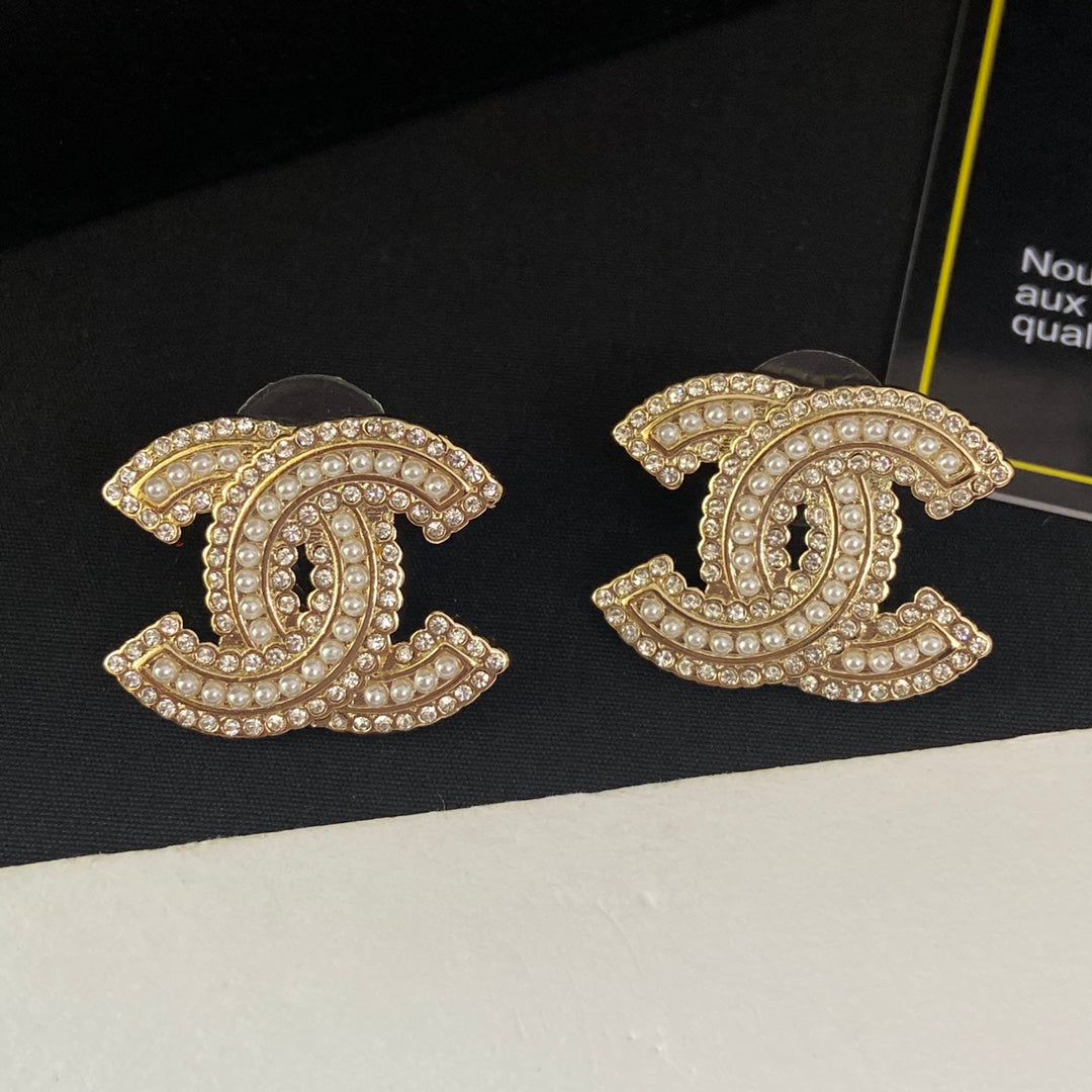 Boucles d'oreilles clous lettre perle diamant