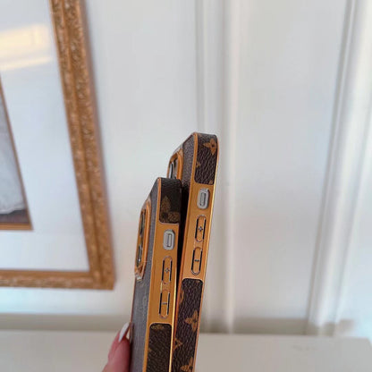 Étui en cuir monogrammé à cadre métallique