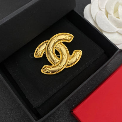 Broche à motif losange