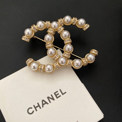 Broche classique de mode en perles