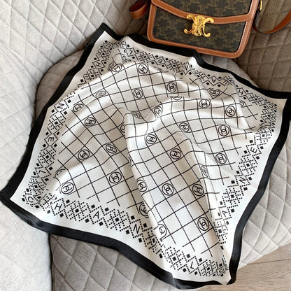 Pañuelo de seda cuadrado elegante con rombos