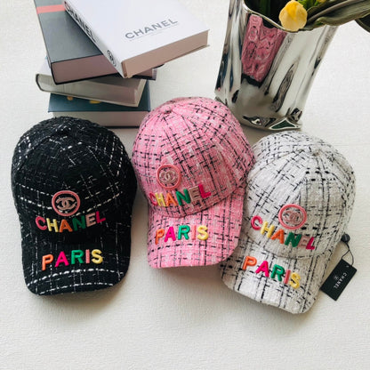 Casquette de baseball femme brodée de lettres colorées