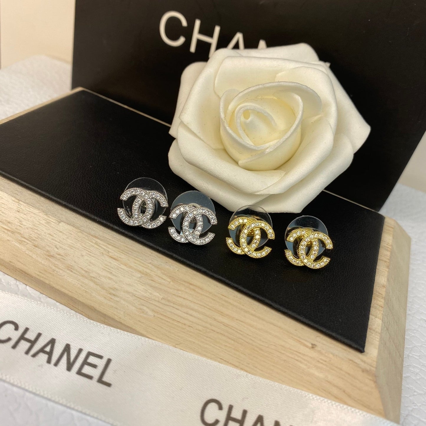 Pendientes clásicos de diamantes