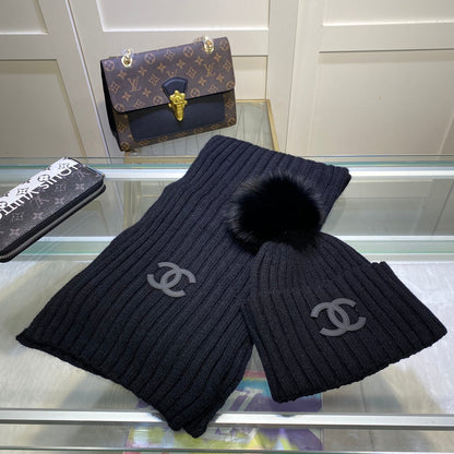 Ensemble Bonnet et Écharpe Tricotés Verticaux Élégants