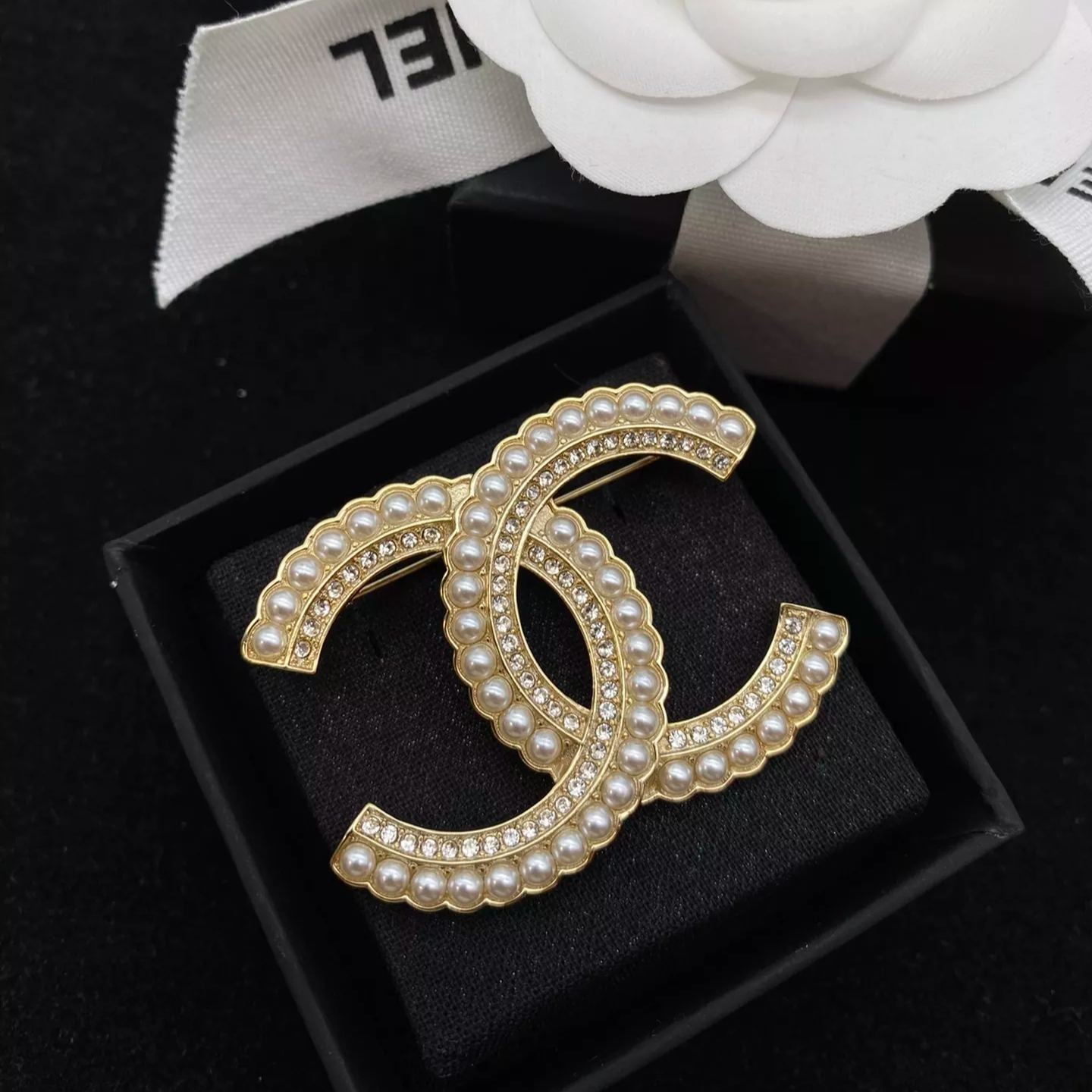 Broche de Diamantes con Empalme de Perlas y Temperamento