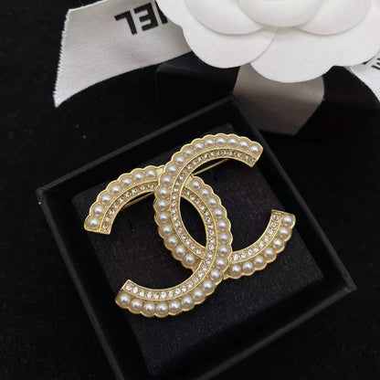 Broche de Diamantes con Empalme de Perlas y Temperamento