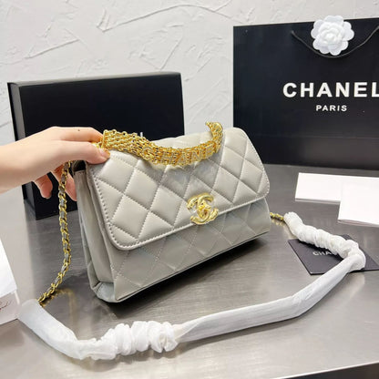 Bolso de Hombro con Cadena y Forma de Rombo
