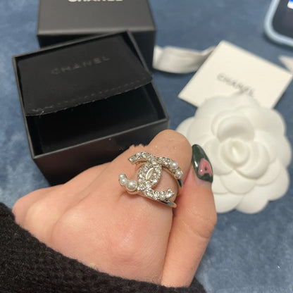 Bague ouverte élégante diamant et perle