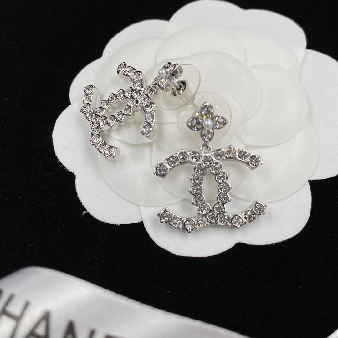 Boucles d'oreilles fleur scintillante en zircon