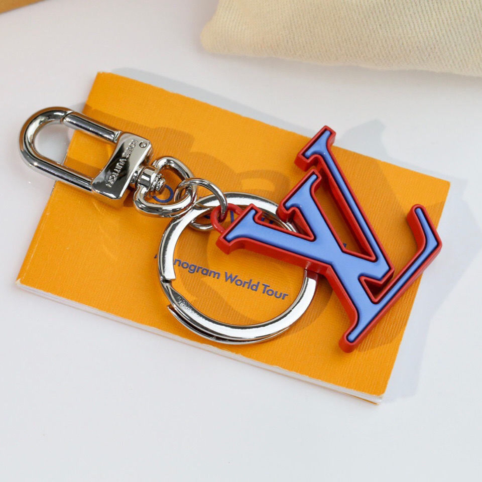 Porte-clés pendentif lettre rouge et bleue