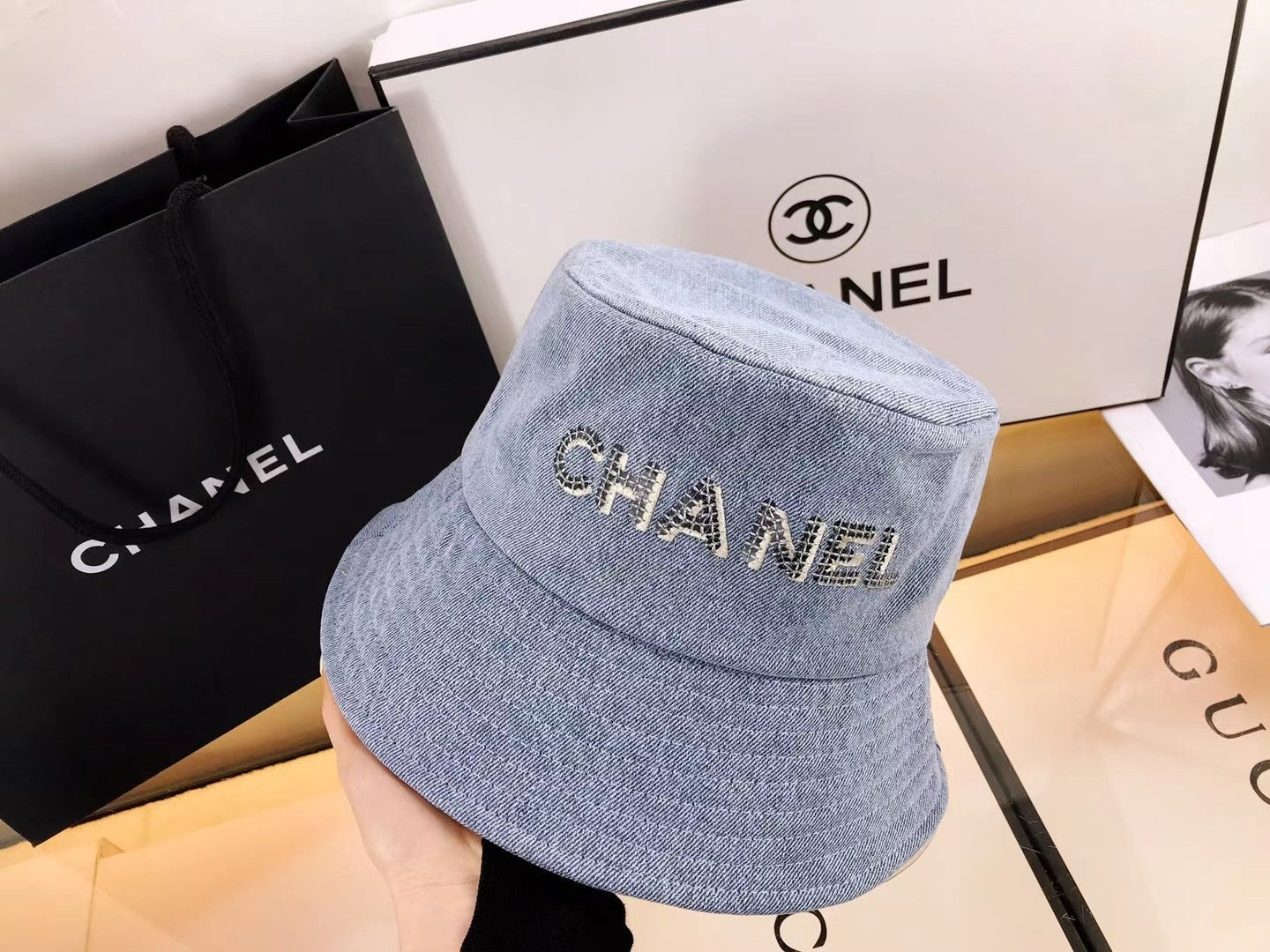 Sombrero de cubo de mezclilla con logo de diamante