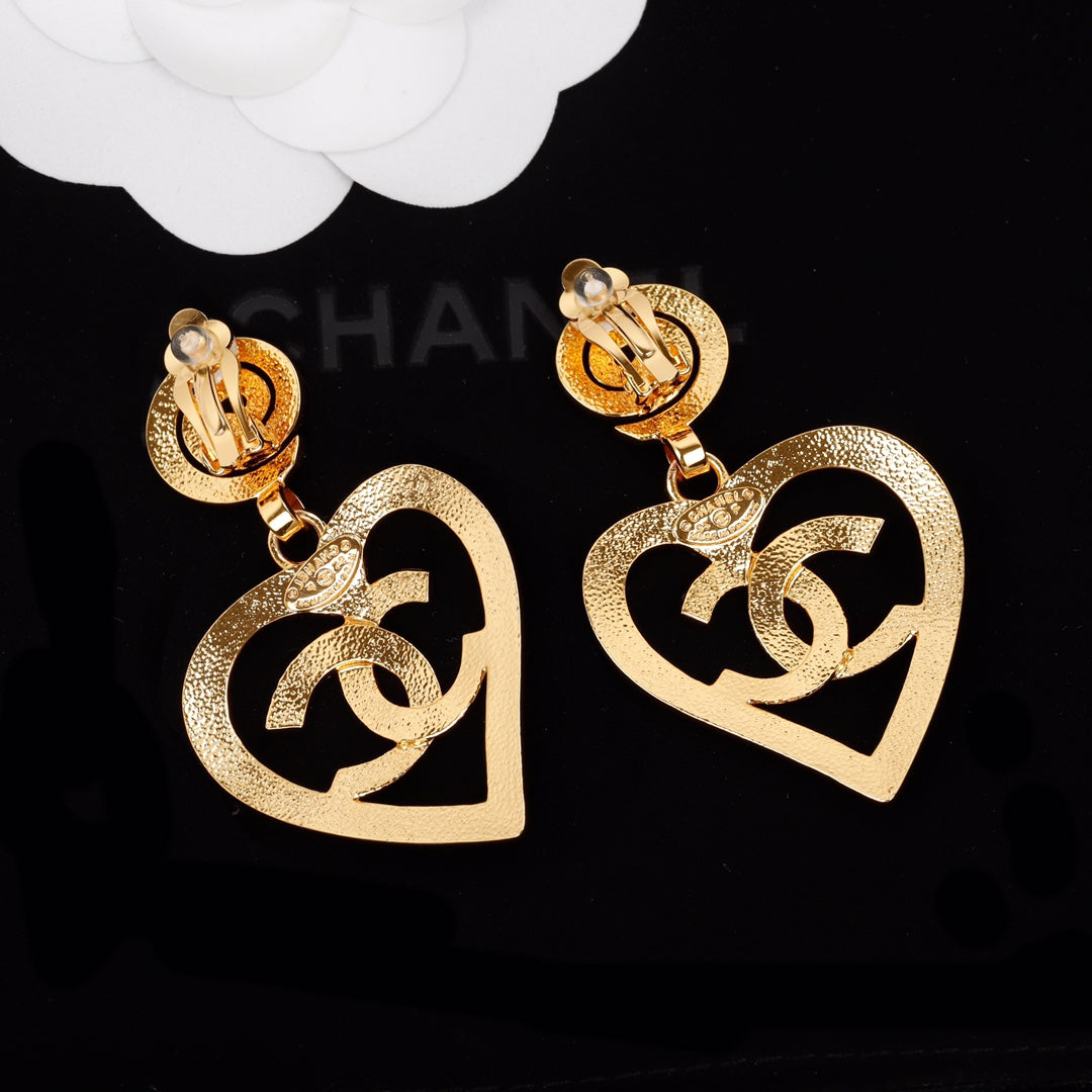 Boucle d'oreille rétro en forme de cœur