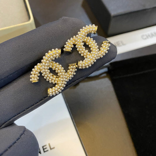 Pendientes de Tachuela con Logo y Perla Temperamento