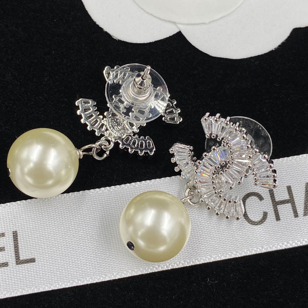 Boucles d'oreilles pendantes en perles de zircon étincelantes
