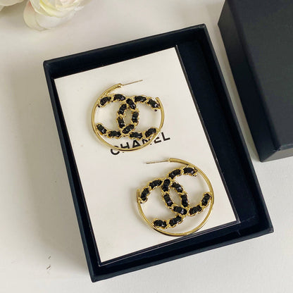 Boucles d'oreilles en cuir noir et ton or
