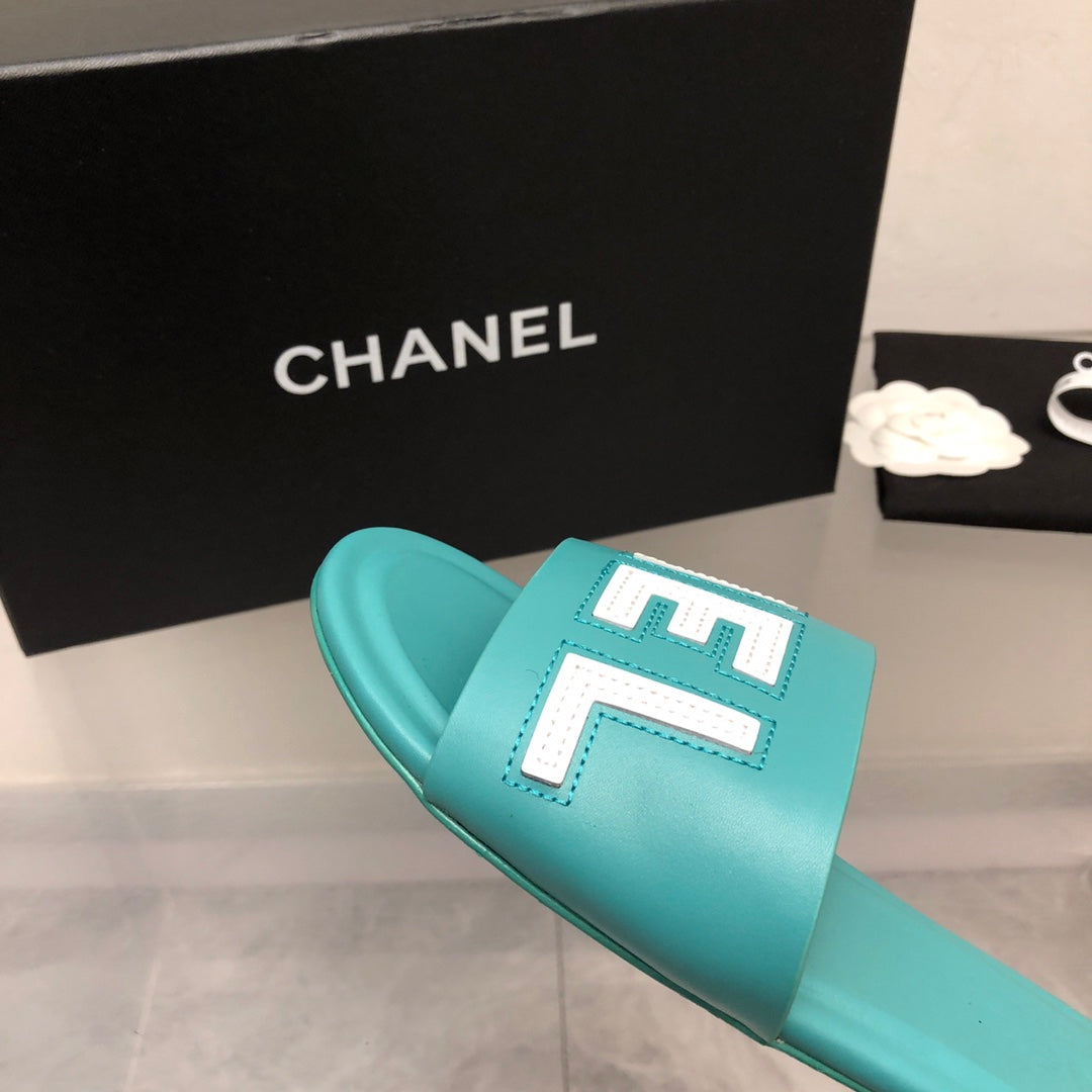 Mules en cuir motif alphabet blocs de couleur
