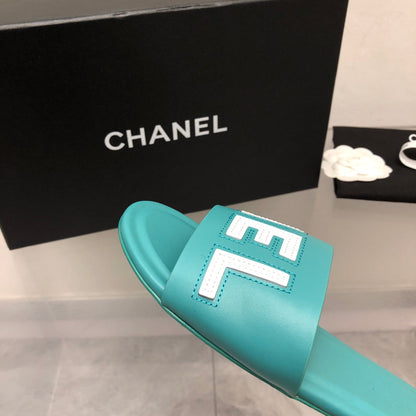Mules en cuir motif alphabet blocs de couleur
