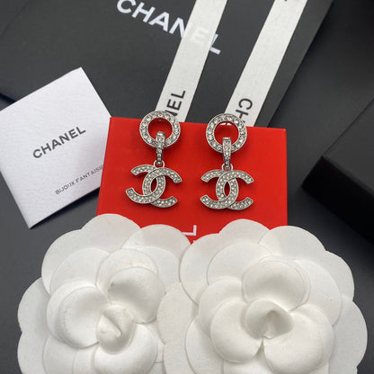 Pendientes de diamante con colgante de logo circular