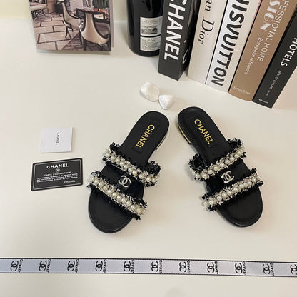 Zapatillas planas elegantes con doble tira de perlas