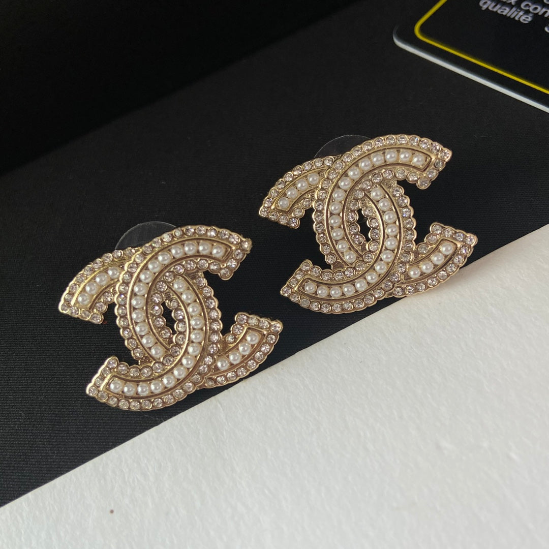 Boucles d'oreilles clous lettre perle diamant