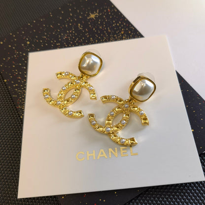 Pendientes de perlas de lujo bañados en oro