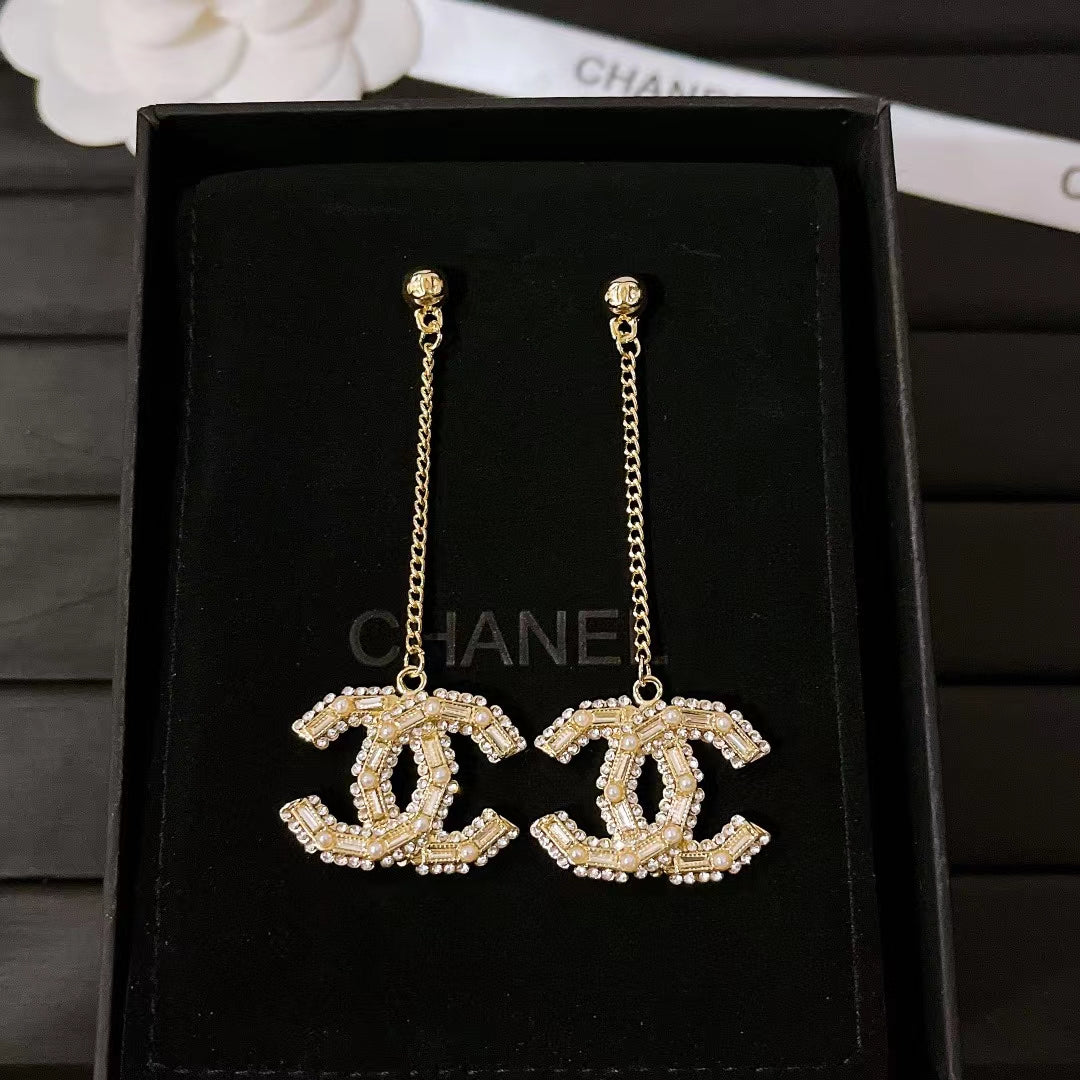 Pendientes Clásicos de Cristal Brillante en Gota